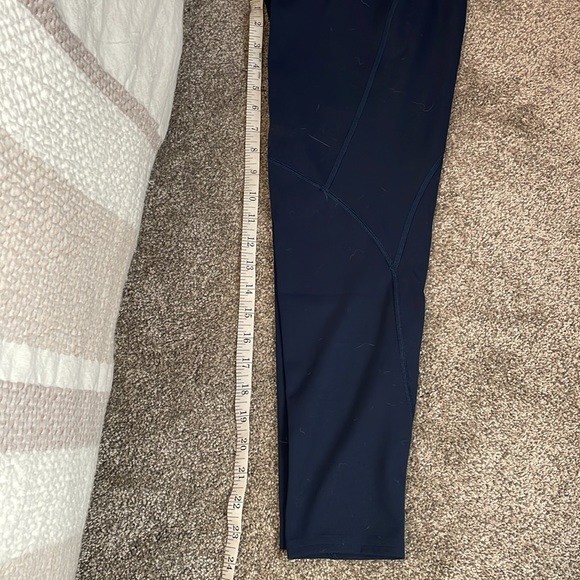 Lulu lemon, size 8, EUC, Capri, navy colour - Picture 3 of 3